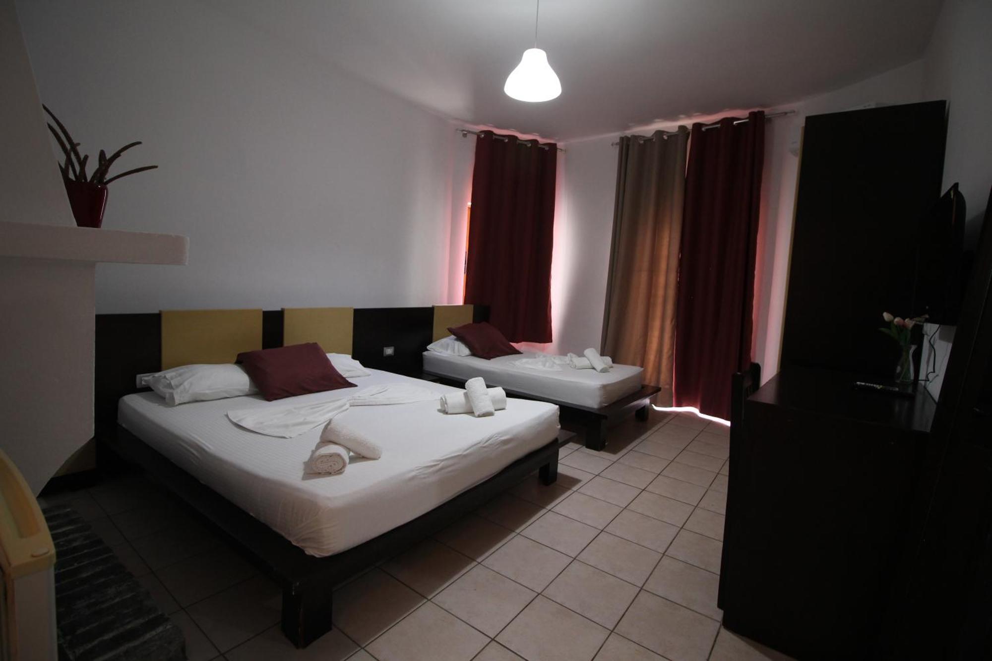 Hotel Ceka Sarandë エクステリア 写真