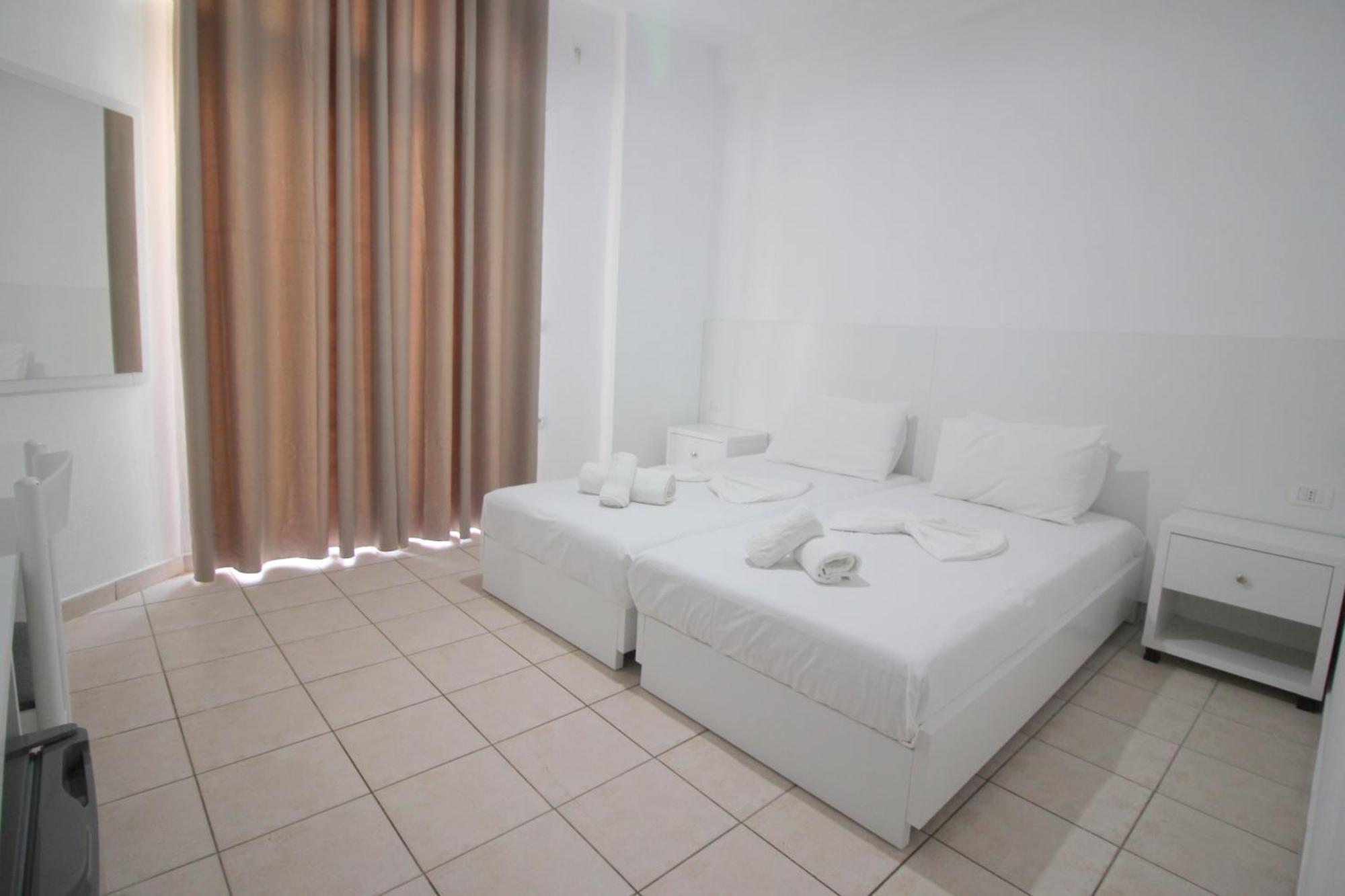 Hotel Ceka Sarandë エクステリア 写真