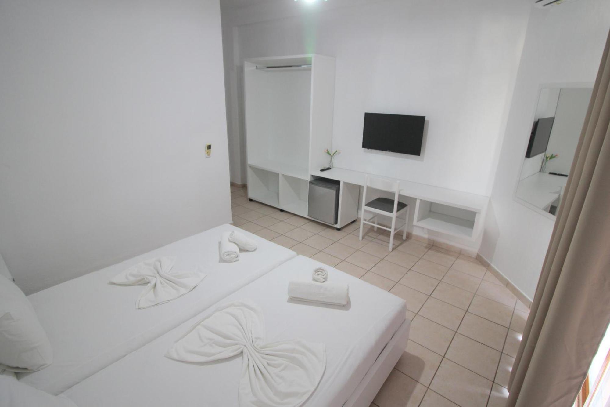 Hotel Ceka Sarandë エクステリア 写真