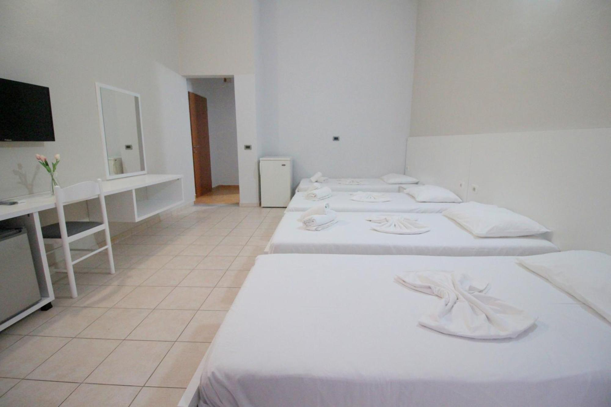 Hotel Ceka Sarandë エクステリア 写真