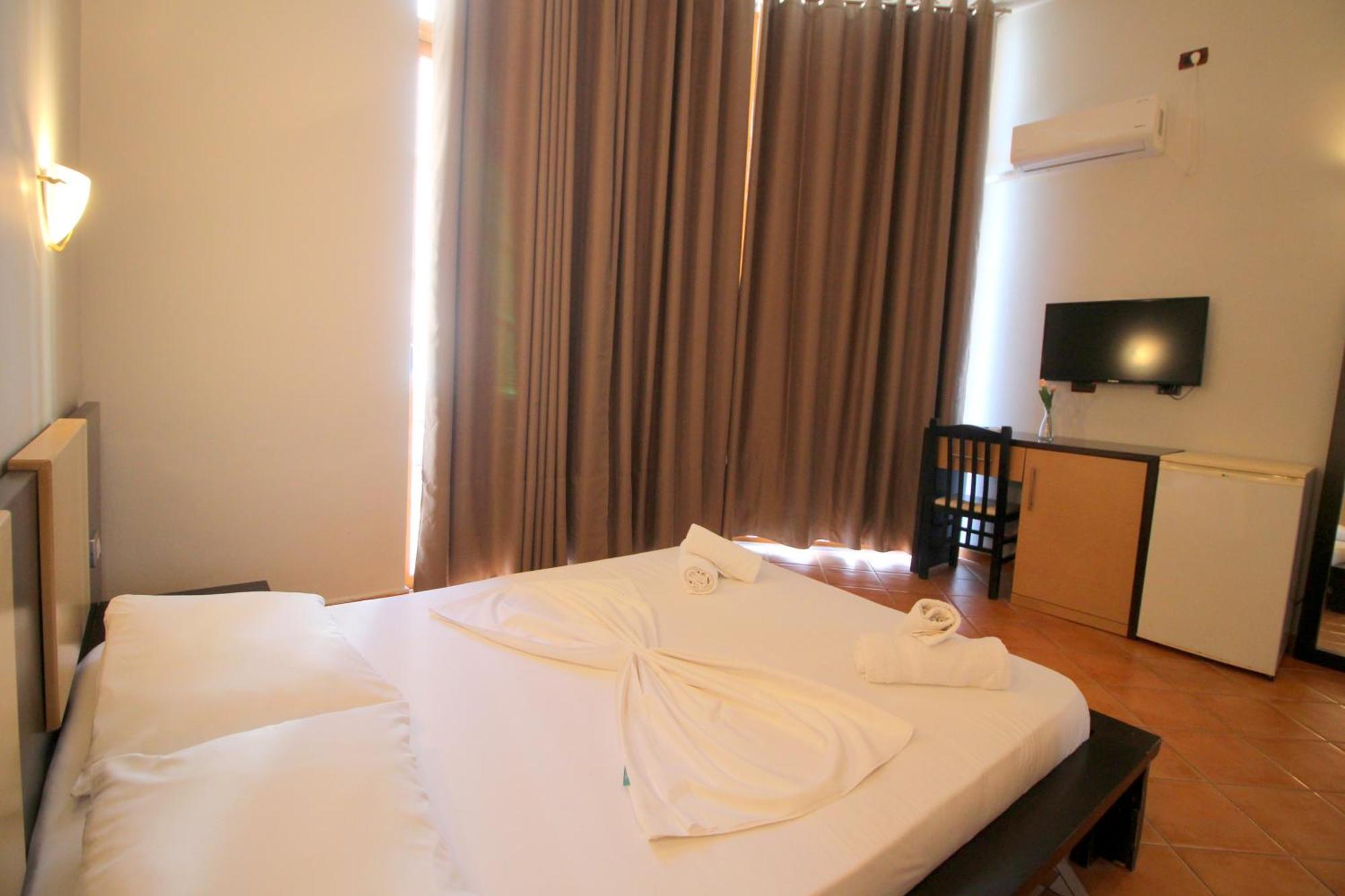 Hotel Ceka Sarandë エクステリア 写真