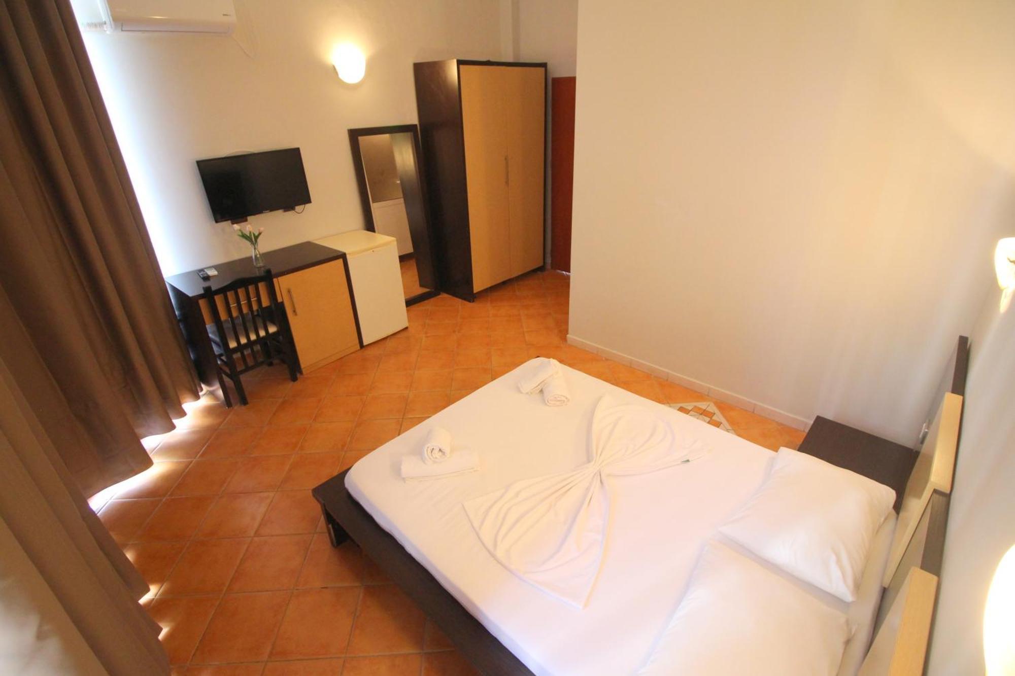 Hotel Ceka Sarandë エクステリア 写真
