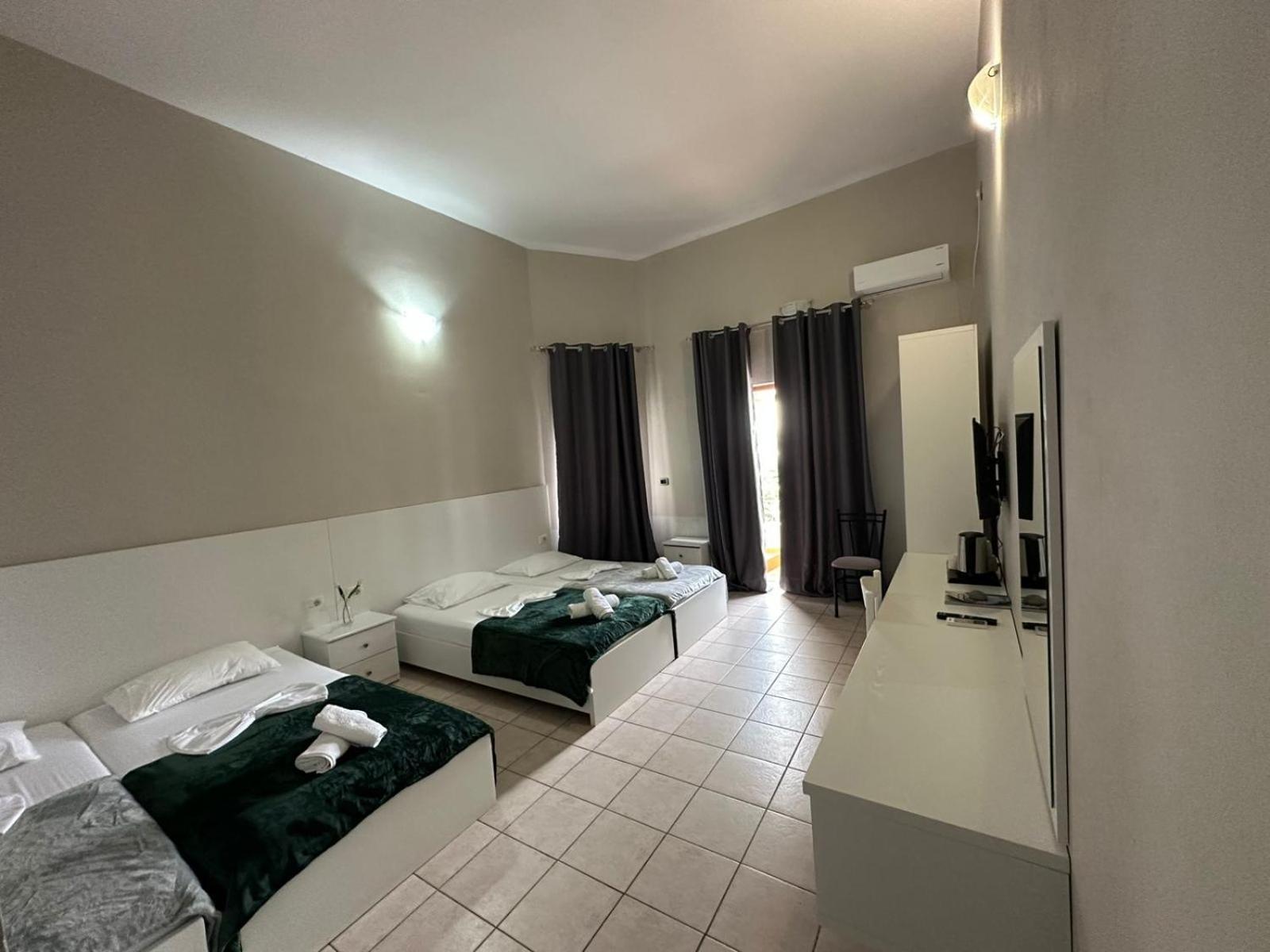 Hotel Ceka Sarandë エクステリア 写真