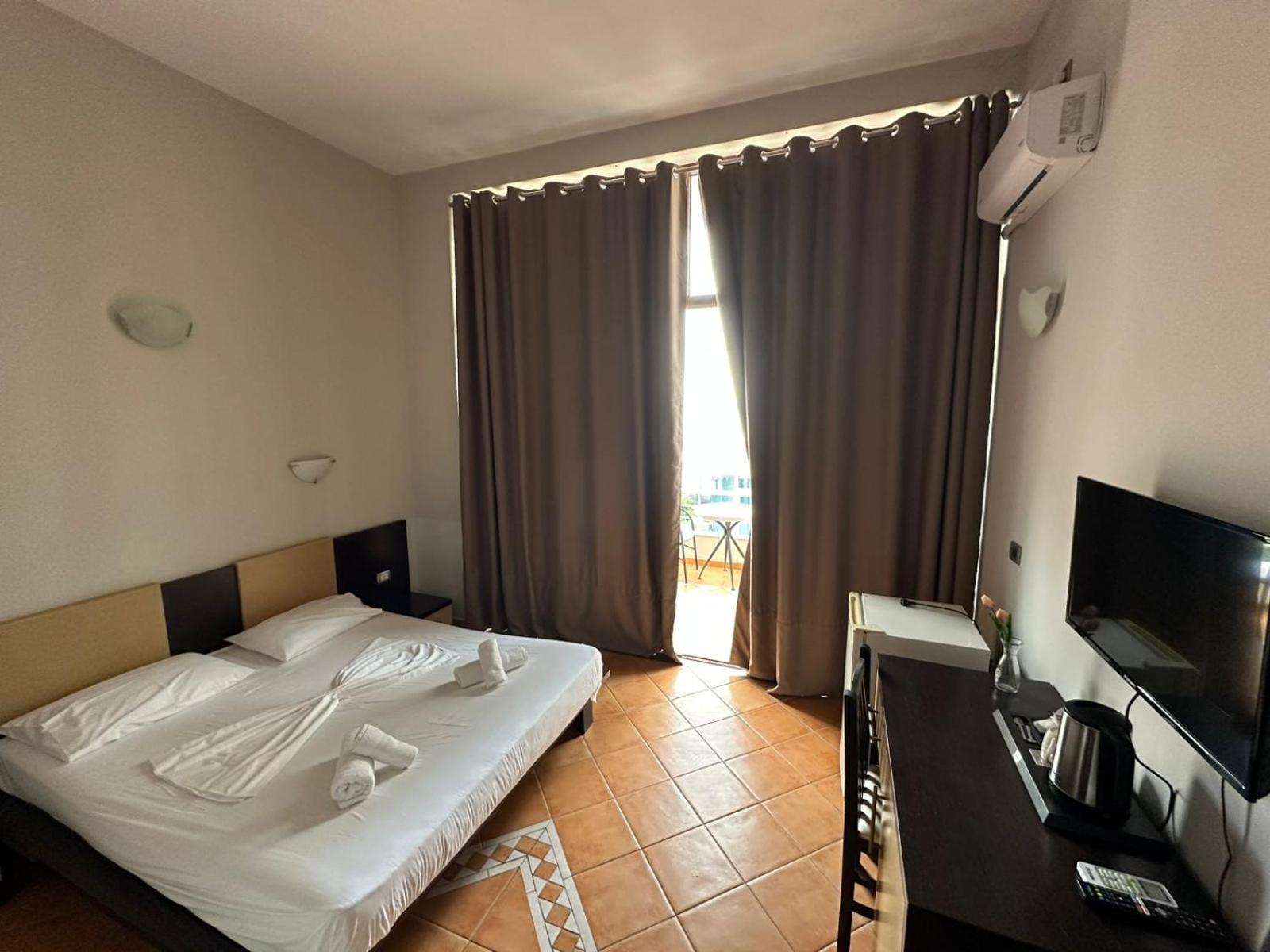Hotel Ceka Sarandë エクステリア 写真